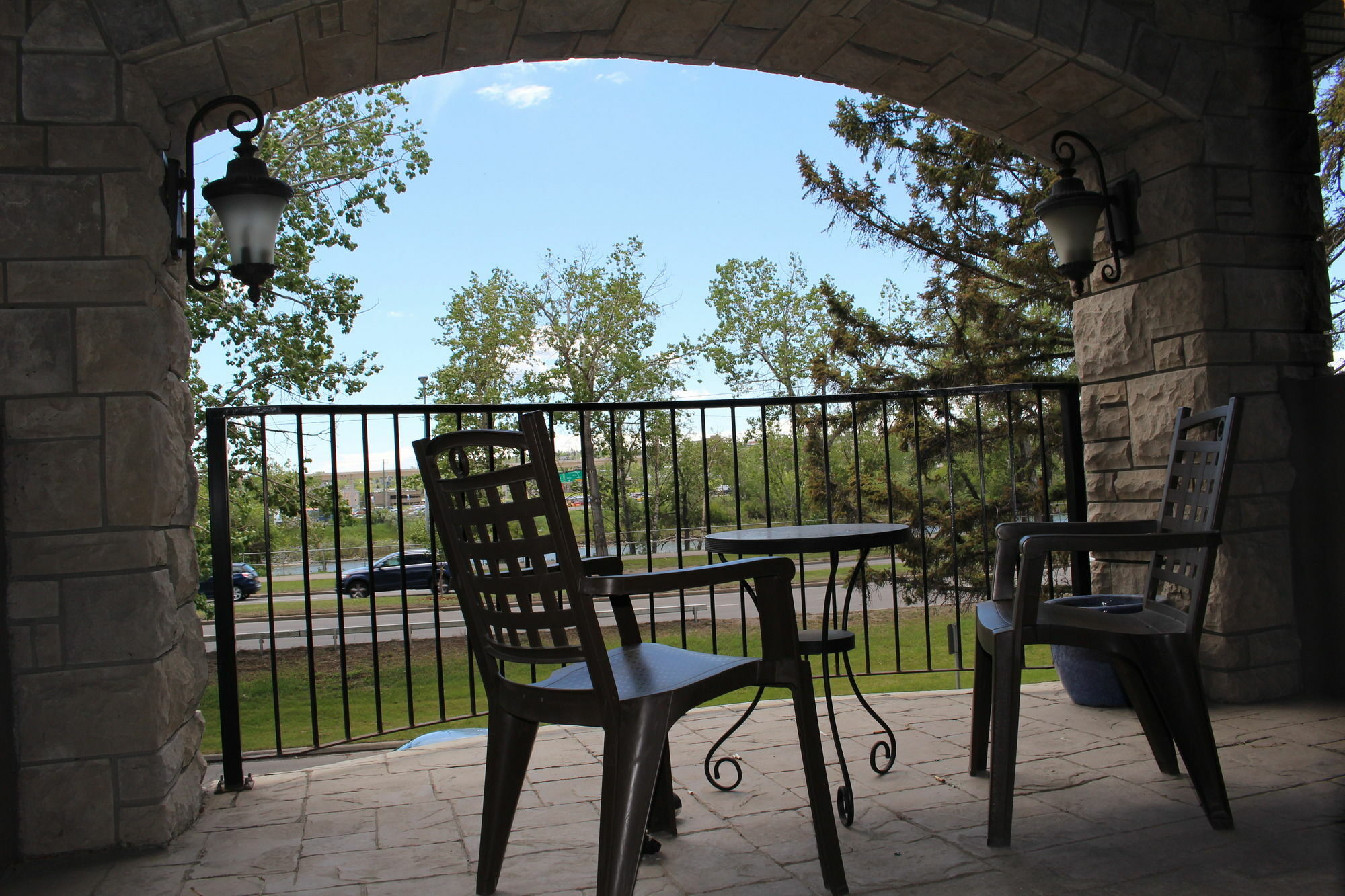 Westmount River Inn Калгари Экстерьер фото